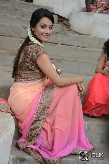 Anita-at-Manalo-Okadu-Movie-Opening